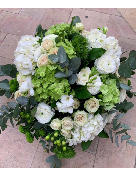 Bouquet élégance blanc04_120€ Renoncules disponible que l'hiver