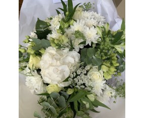 White and green bouquet 2