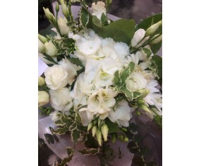 White and green bouquet 2